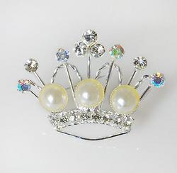 PA532: Crystal & Pearl Silver Crown Pin
