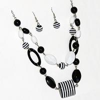 SNT285: Black & White Designer Necklace & Earring Set