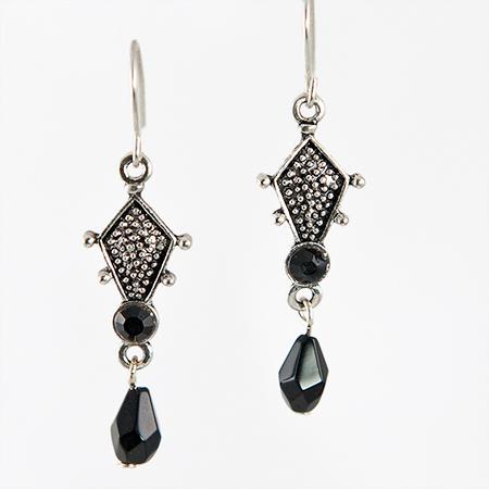 EA435BK: Jet Blck Chandelier Earrings