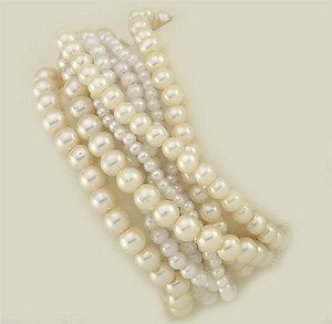 BR160: Cluster Of Pearls Stretch Bracelet