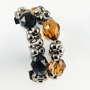 BR285: Single Strand Black Or Amber Bracelet