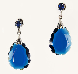 EA584: Dark Shapphire Lazar Cut Earrings