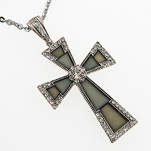 NA229: Elegant Cross Necklace