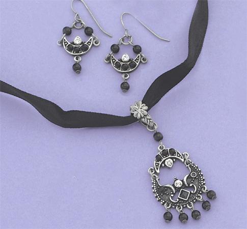 SNT87DR: Chandelier Style Black Crystal Earrings & Necklace Set