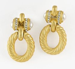 EA06: Elegant Door-Knocker Earrings