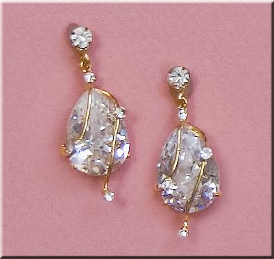 EA502: Elegant Crystal Tear-Drop Earrings