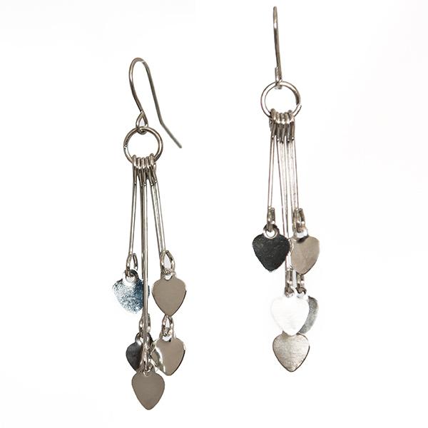 EA662: Delicate Heart Earrings in Gold or rhodium