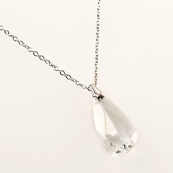 NA231:Elegant Swarovski Tear Drop Pendant 