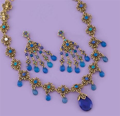 SNT109: Sapphire Crystal Necklace & Earrings Set