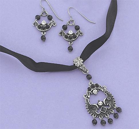 SNT87DR: Chandelier Style Black Crystal Earrings & Necklace Set