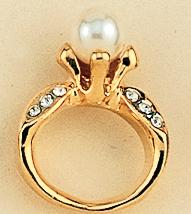 TA203: Pearl & Crystal Ring Tac